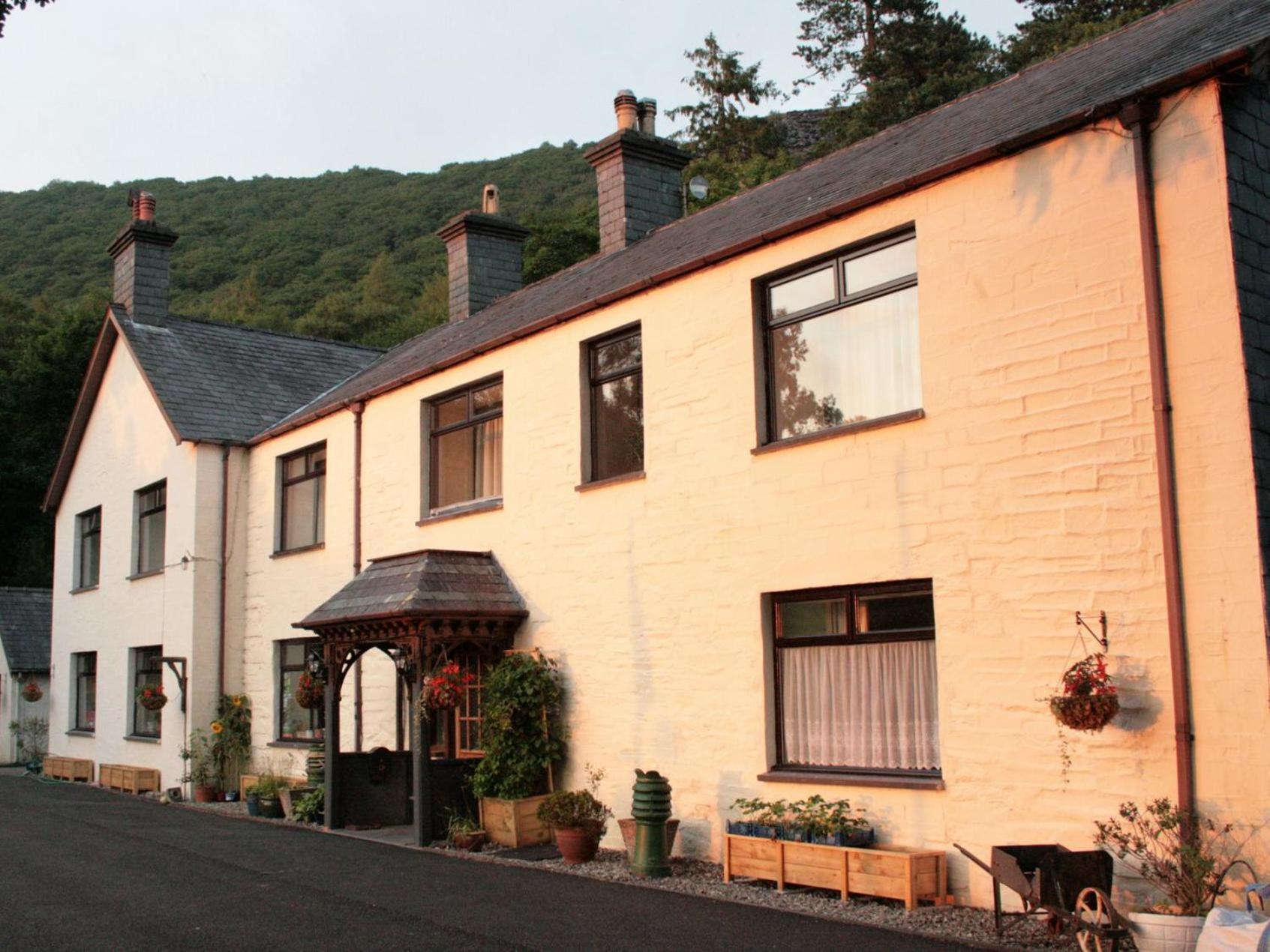 Padarn At Glanybala Holidays Apartment